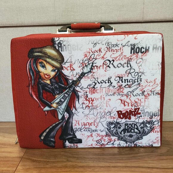 Bratz Rock Angelz Carrying Case, Ultimate Black Bunny Doll, and Purple Chair - Picture 4 of 7